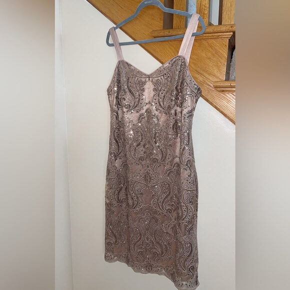 Women’s Formal Dress Size 8, 18 Gold Lace Allover Sequins R&M Richards Short NEW - Picture 4 of 8